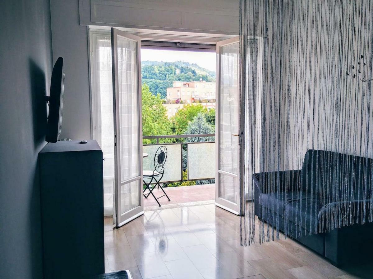 Appartamento Con Terrazzo Zona Ospedale Civile Brescia Exterior foto