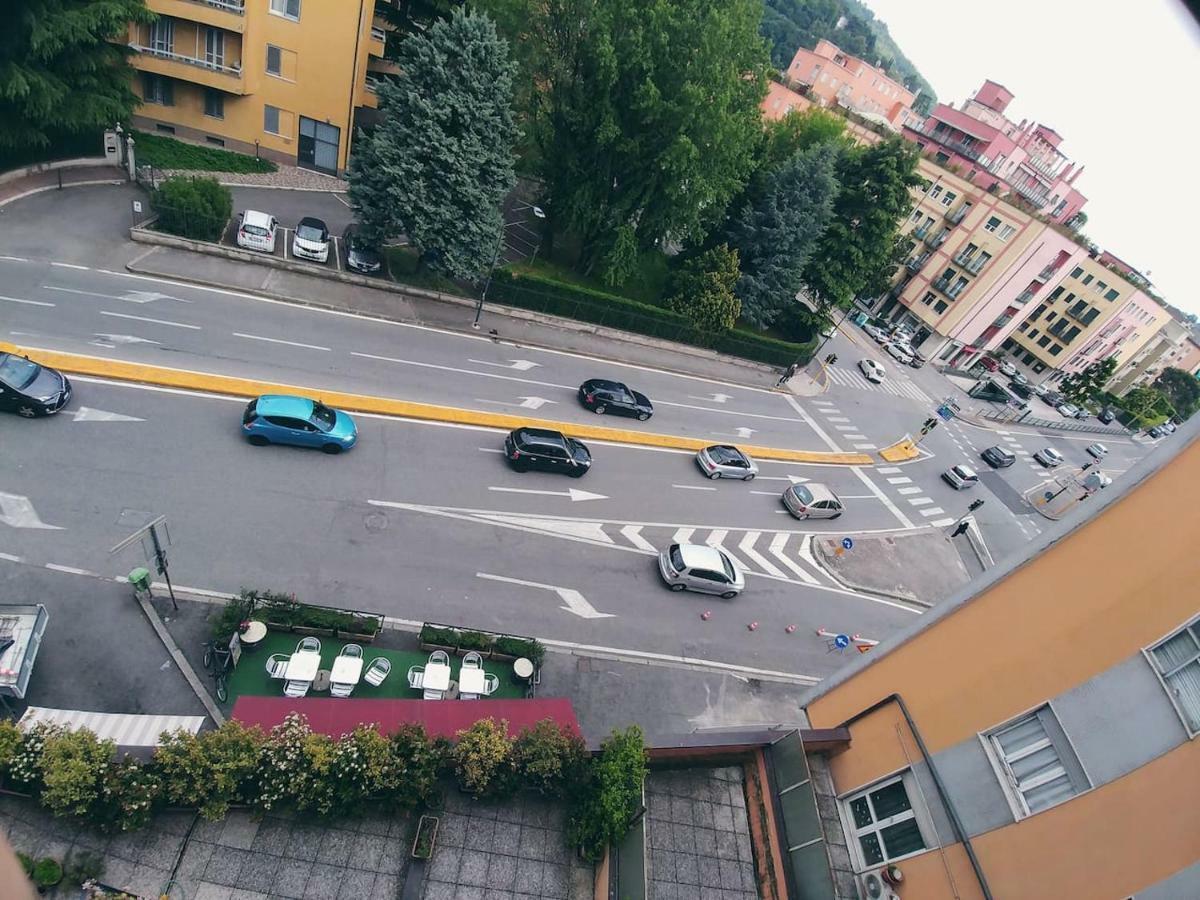 Appartamento Con Terrazzo Zona Ospedale Civile Brescia Exterior foto