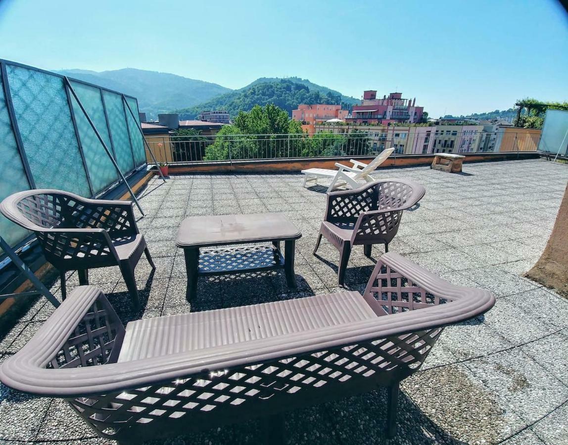 Appartamento Con Terrazzo Zona Ospedale Civile Brescia Exterior foto